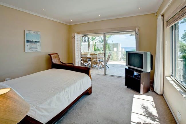 Photo 6 of Villa Disandt accommodation in Fresnaye, Cape Town with 3 bedrooms and 3 bathrooms