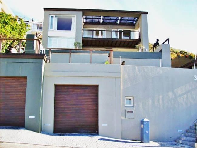 Photo 2 of Mahogony Villa accommodation in Green Point, Cape Town with 4 bedrooms and 4 bathrooms