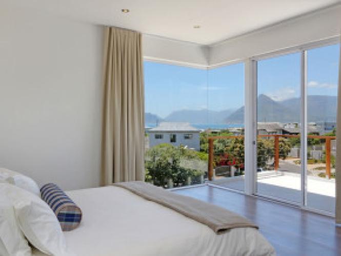 Photo 11 of Kommetjie Greenways accommodation in Kommetjie, Cape Town with 4 bedrooms and 4 bathrooms