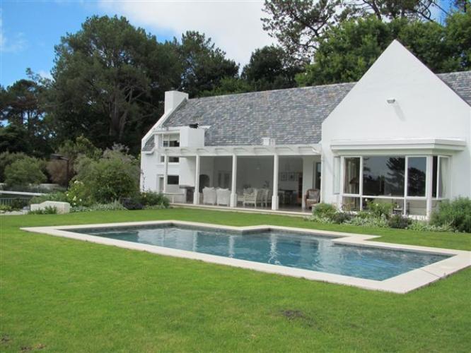 Photo 11 of Bishopscourt Villa accommodation in Bishopscourt, Cape Town with 4 bedrooms and 5 bathrooms
