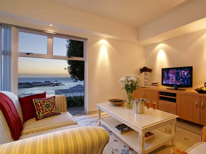 Photo 10 of Camps Bay Terrace Suite accommodation in Camps Bay, Cape Town with 1 bedrooms and 1 bathrooms