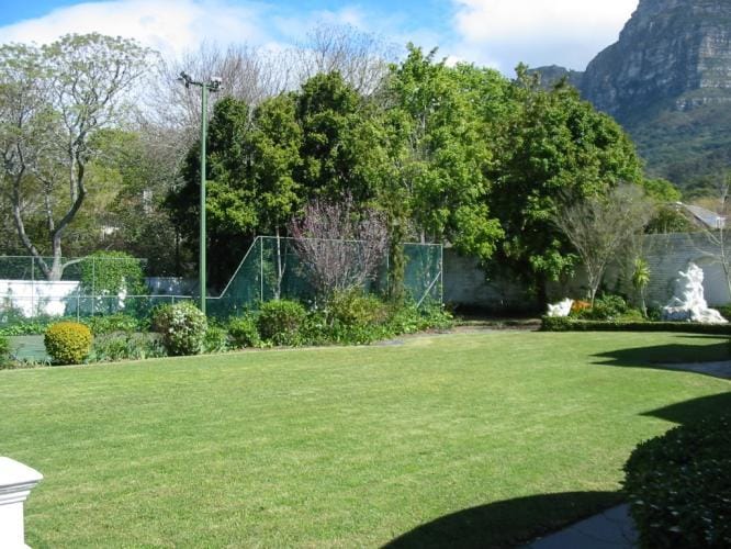 Photo 7 of Fernwood Villa accommodation in Newlands, Cape Town with 5 bedrooms and 3 bathrooms