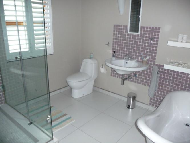 Photo 5 of Ocean View House accommodation in Green Point, Cape Town with 3 bedrooms and 2 bathrooms