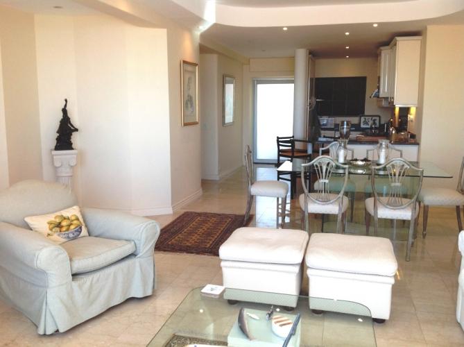 Photo 3 of Seacliffes 602 accommodation in Bantry Bay, Cape Town with 1 bedrooms and 1.5 bathrooms