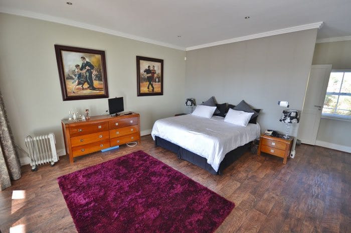 Photo 11 of Sapphire Views accommodation in Noordhoek, Cape Town with 5 bedrooms and 4.5 bathrooms