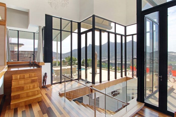 Photo 3 of 19 on Hugo accommodation in Hout Bay, Cape Town with 4 bedrooms and 4 bathrooms