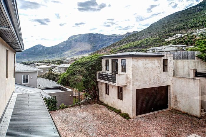 Photo 13 of Noordhoek Views accommodation in Noordhoek, Cape Town with 5 bedrooms and 2 bathrooms