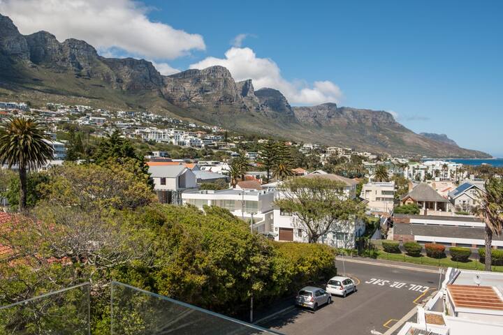 Photo 4 of Camps Bay Penthouse accommodation in Camps Bay, Cape Town with 2 bedrooms and 2 bathrooms