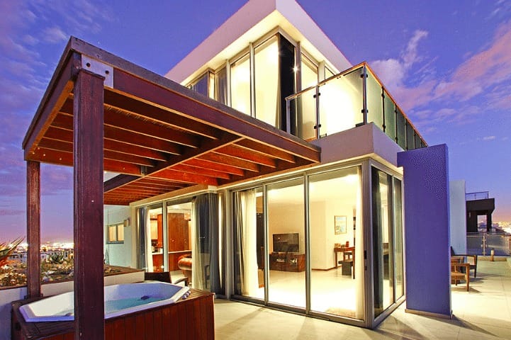 Photo 19 of Infinity Penthouse accommodation in Bloubergstrand, Cape Town with 4 bedrooms and 4 bathrooms