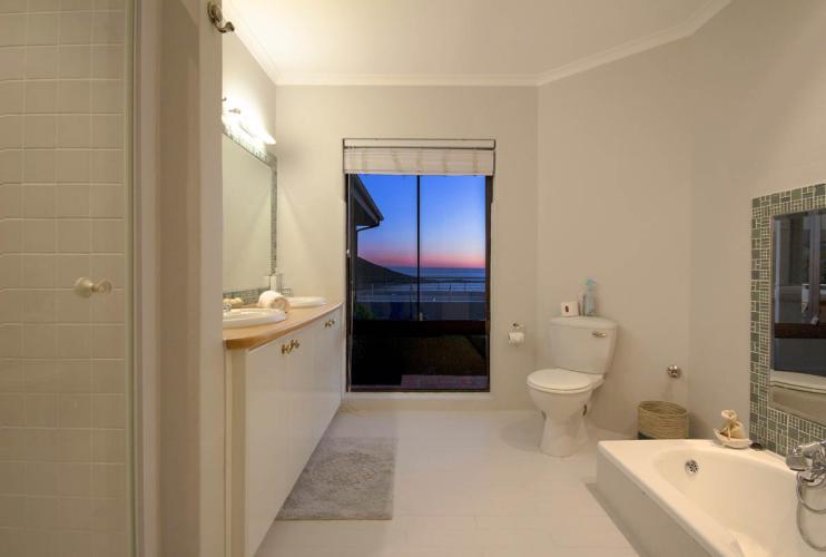 Photo 8 of Sunset Paradise 3 Bed accommodation in Llandudno, Cape Town with 3 bedrooms and 2.5 bathrooms