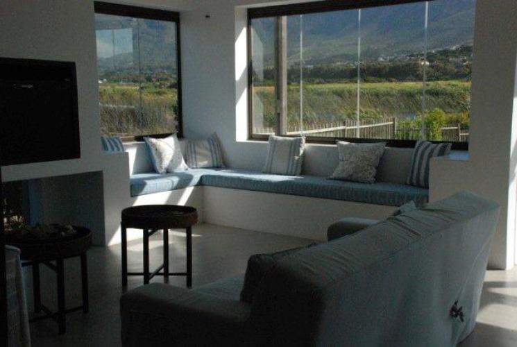 Photo 3 of Lake Michelle Noordhoek accommodation in Noordhoek, Cape Town with 4 bedrooms and 3.5 bathrooms