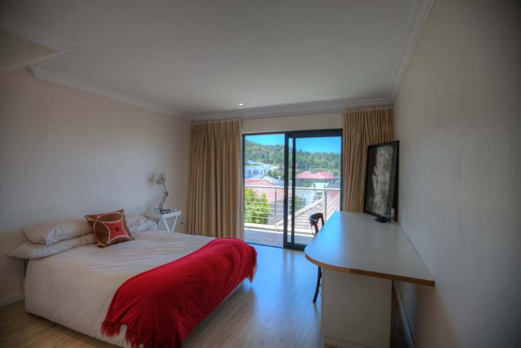 Photo 2 of Burnside 302 accommodation in Tamboerskloof, Cape Town with 2 bedrooms and 2 bathrooms