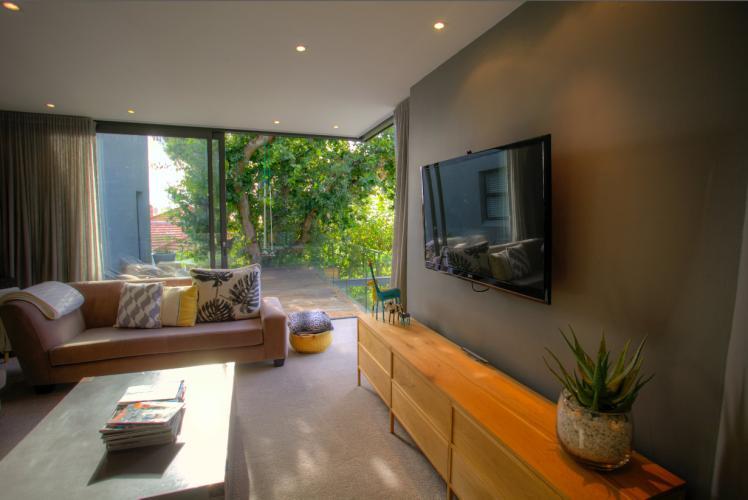 Photo 7 of Villa Urban accommodation in Fresnaye, Cape Town with 5 bedrooms and 3 bathrooms