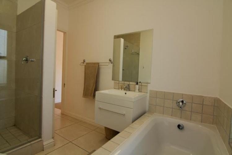 Photo 4 of Constantia Alphen Views accommodation in Constantia, Cape Town with 4 bedrooms and 4 bathrooms