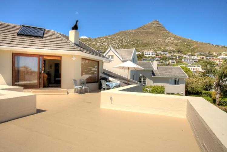 Photo 2 of Llandudno Cottage accommodation in Llandudno, Cape Town with 3 bedrooms and 2 bathrooms