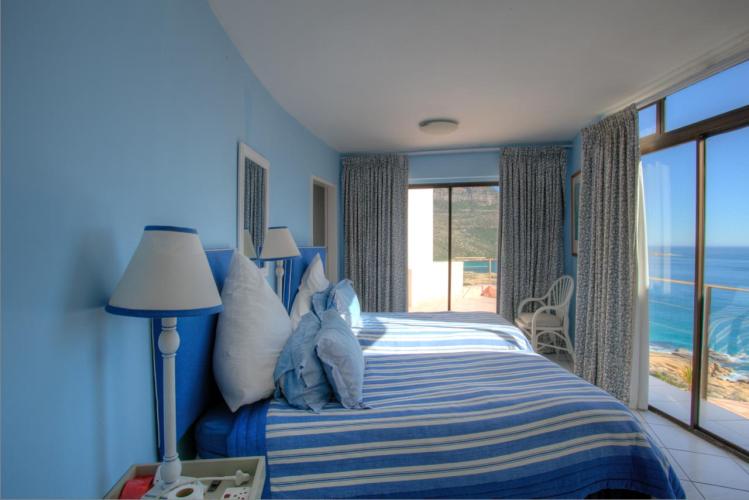 Photo 8 of Sandy Bay Beach House accommodation in Llandudno, Cape Town with 3 bedrooms and 3 bathrooms