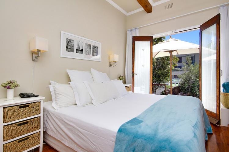 Photo 1 of 31 Camps Bay Drive accommodation in Camps Bay, Cape Town with 4 bedrooms and  bathrooms