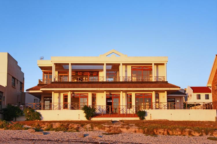 Photo 9 of Blouberg Belloy Villa accommodation in Bloubergstrand, Cape Town with 5 bedrooms and  bathrooms