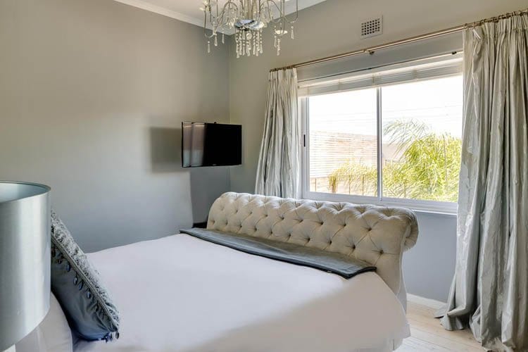 Photo 7 of Bompton Villa Bantry Bay accommodation in Bantry Bay, Cape Town with 4 bedrooms and 2 bathrooms