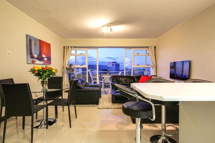 Photo 13 of Hillside Heights accommodation in Green Point, Cape Town with 2 bedrooms and 1 bathrooms