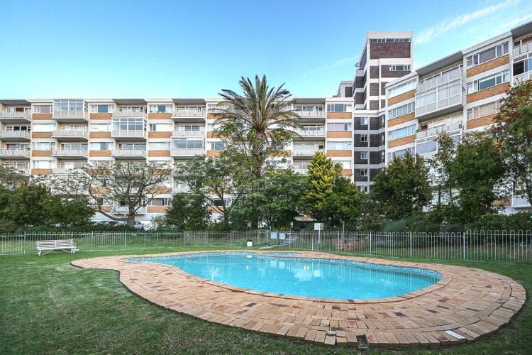 Photo 16 of Hillside Heights accommodation in Green Point, Cape Town with 2 bedrooms and 1 bathrooms