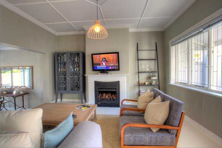 Photo 11 of Hunter Apartment accommodation in Fresnaye, Cape Town with 2 bedrooms and 1.5 bathrooms