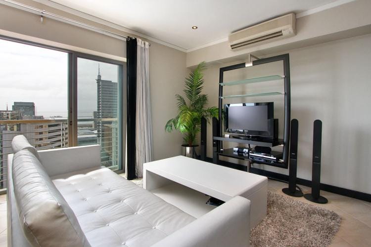 Photo 11 of Icon 1808 accommodation in City Centre, Cape Town with 1 bedrooms and 1 bathrooms