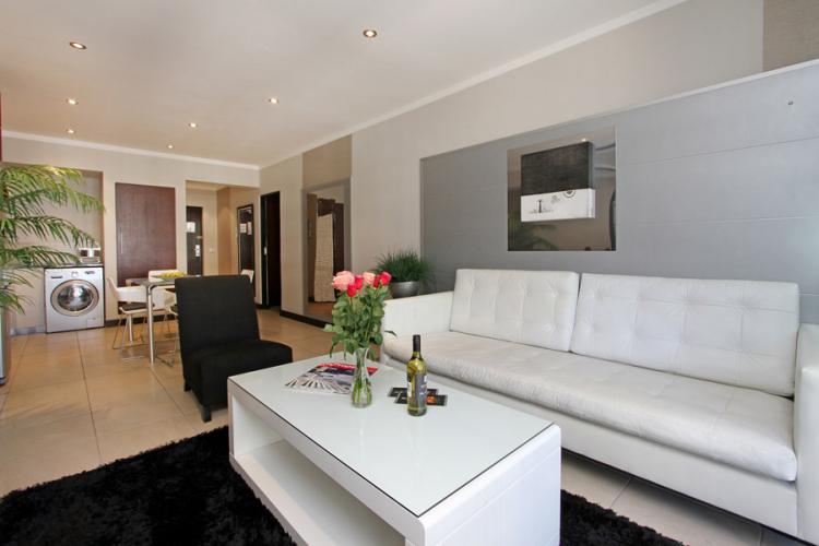Photo 2 of Icon Apartment 1203 accommodation in City Centre, Cape Town with 1 bedrooms and 1 bathrooms