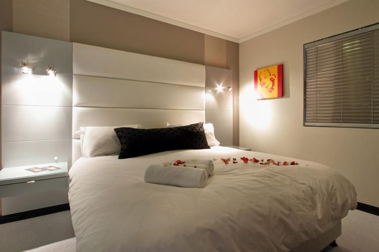 Photo 7 of Icon Apartment 808 accommodation in City Centre, Cape Town with 1 bedrooms and 1 bathrooms