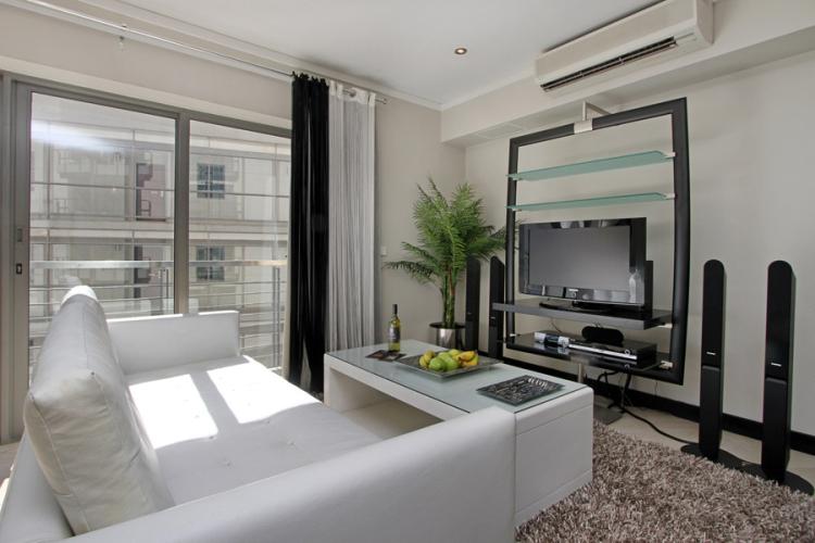 Photo 1 of Icon Apartment 808 accommodation in City Centre, Cape Town with 1 bedrooms and 1 bathrooms
