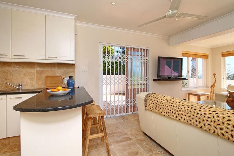 Photo 8 of Ingleside Apartment accommodation in Camps Bay, Cape Town with 2 bedrooms and 1 bathrooms