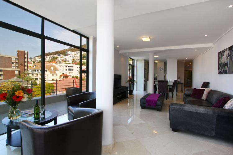 Photo 11 of Mayden Views accommodation in Green Point, Cape Town with 3 bedrooms and 2 bathrooms