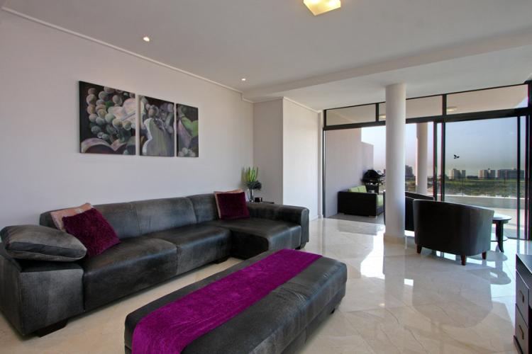 Photo 10 of Mayden Views accommodation in Green Point, Cape Town with 3 bedrooms and 2 bathrooms