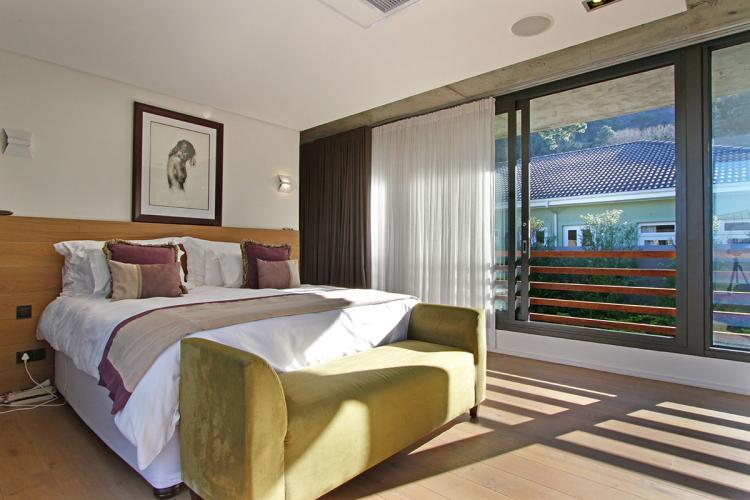 Photo 7 of Mountain Views Newlands accommodation in Newlands, Cape Town with 4 bedrooms and 4 bathrooms