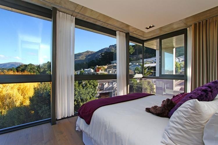 Photo 8 of Mountain Views Newlands accommodation in Newlands, Cape Town with 4 bedrooms and 4 bathrooms