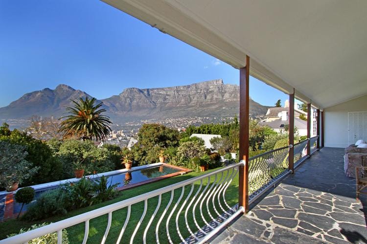 Photo 16 of Queens Road Villa accommodation in Tamboerskloof, Cape Town with 4 bedrooms and 3 bathrooms