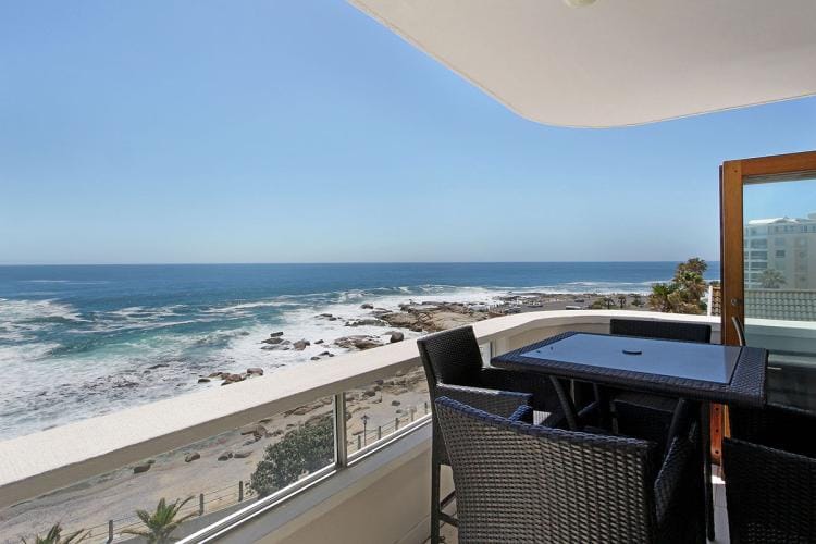 Photo 6 of Sea View Bantry Bay accommodation in Bantry Bay, Cape Town with 2 bedrooms and 2 bathrooms