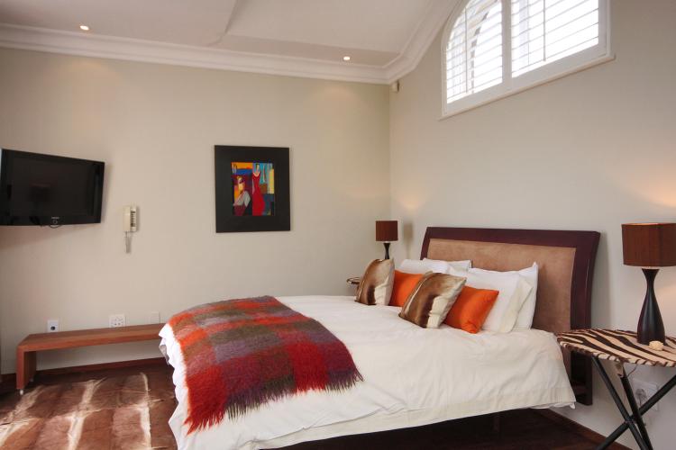 Photo 13 of Villa Blue Dream accommodation in Camps Bay, Cape Town with 5 bedrooms and 5 bathrooms