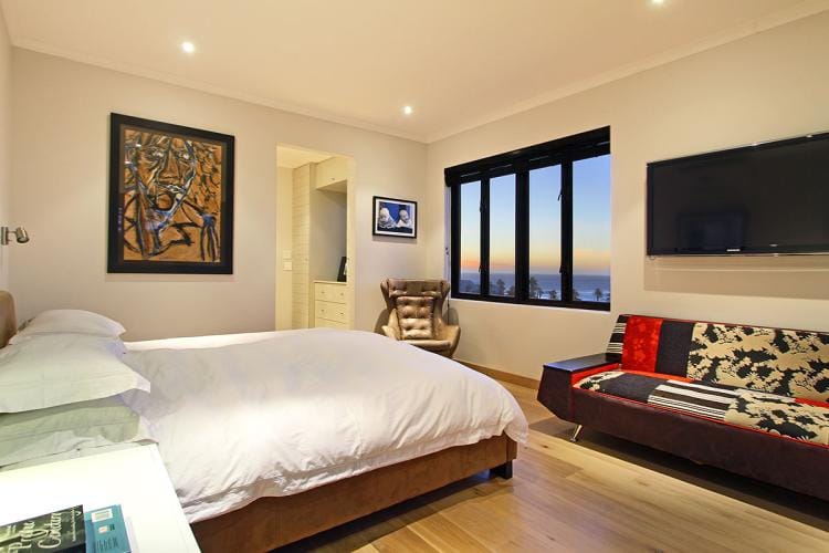 Photo 4 of Villa Sunray accommodation in Camps Bay, Cape Town with 6 bedrooms and 6 bathrooms