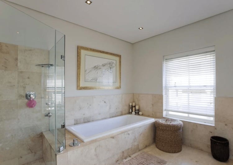 Photo 14 of Sapphire End accommodation in Noordhoek, Cape Town with 5 bedrooms and 3.5 bathrooms