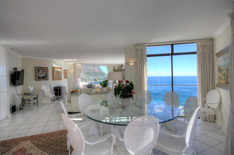 Photo 16 of Sandy Bay Beach House accommodation in Llandudno, Cape Town with 3 bedrooms and 3 bathrooms