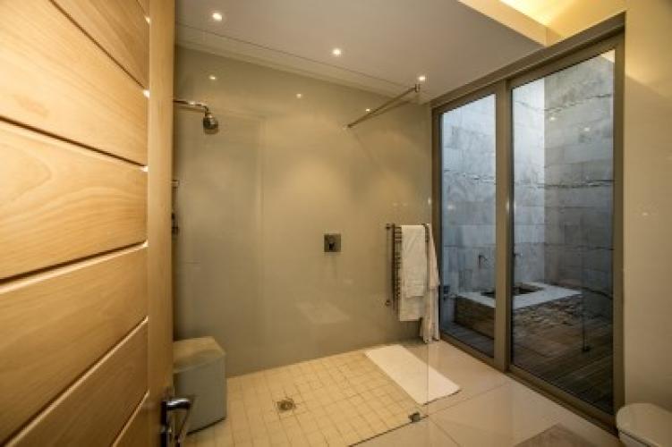 Photo 13 of Top Road Villa accommodation in Bantry Bay, Cape Town with 4 bedrooms and 4 bathrooms