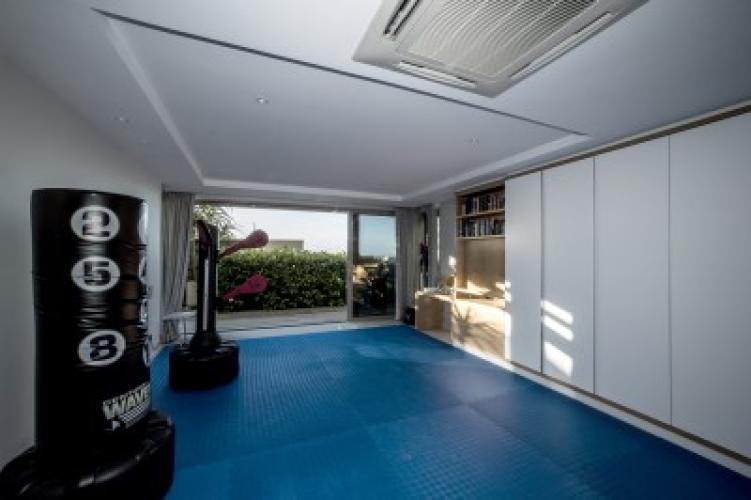 Photo 7 of Top Road Villa accommodation in Bantry Bay, Cape Town with 4 bedrooms and 4 bathrooms