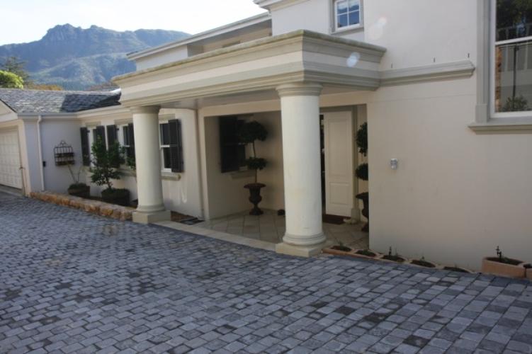 Photo 3 of Villa Picardie accommodation in Constantia, Cape Town with 5 bedrooms and 2 bathrooms
