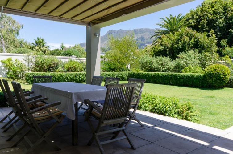 Photo 6 of Shall Cross Villa accommodation in Constantia, Cape Town with 4 bedrooms and 3 bathrooms