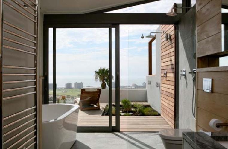 Photo 4 of Ocean View Drive Greenpoint accommodation in Green Point, Cape Town with 4 bedrooms and  bathrooms