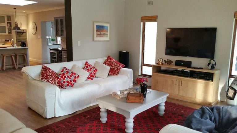 Photo 2 of Tokai Villa accommodation in Tokai, Cape Town with 4 bedrooms and 4 bathrooms