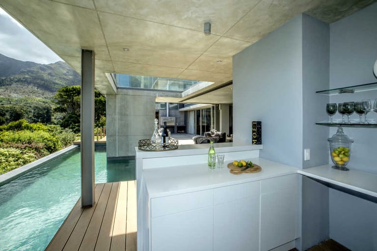 Photo 4 of Villa Constantia accommodation in Constantia, Cape Town with 7 bedrooms and 7 bathrooms