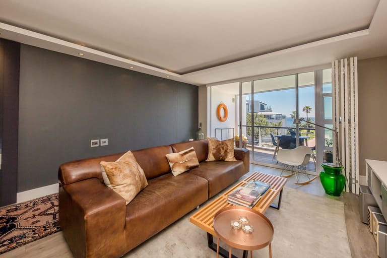 Photo 2 of Anchor Apartment accommodation in Mouille Point, Cape Town with 1 bedrooms and 1 bathrooms