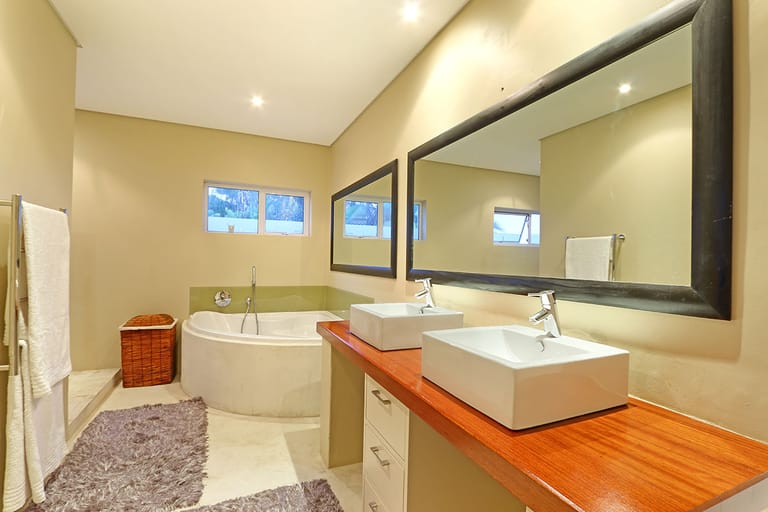 Photo 14 of Cowrie Villa 5 accommodation in Sunset Beach, Cape Town with 4 bedrooms and 3 bathrooms